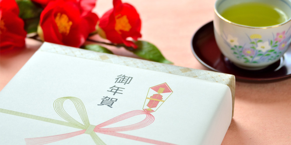 お年賀とは?お歳暮や寒中見舞いの違いや基本的マナーを解説